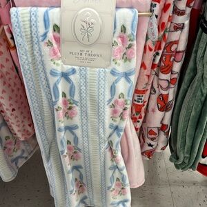 Delphine Bow floral Blanket throw Set of 2 blankets as shown